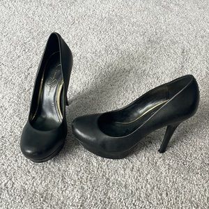 Black Jessica Simpson pump/heel
